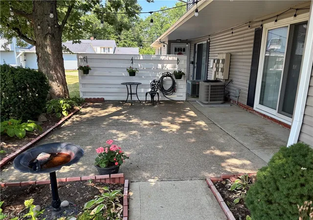 Photo 3 of Condo for sale at 8140 Independence Dr, Mentor, OH 44060 | MLS# 5233006 | Listing updated on 2026-09-15