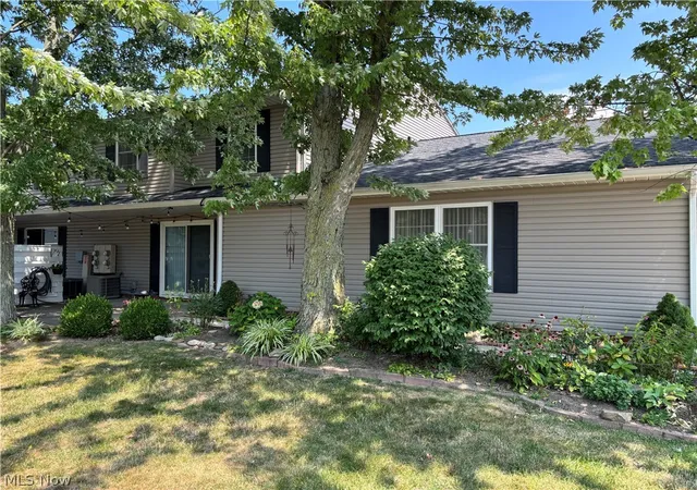 Photo 4 of Condo for sale at 8140 Independence Dr, Mentor, OH 44060 | MLS# 5233006 | Listing updated on 2026-09-15