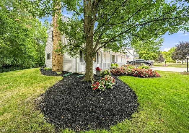 Listing Photo 4 - Condo for sale in building located at 7515 Andrea Dr, Concord Township, OH 44060