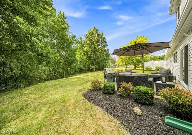 Listing Photo 5 - Condo for sale in building located at 7515 Andrea Dr, Concord Township, OH 44060