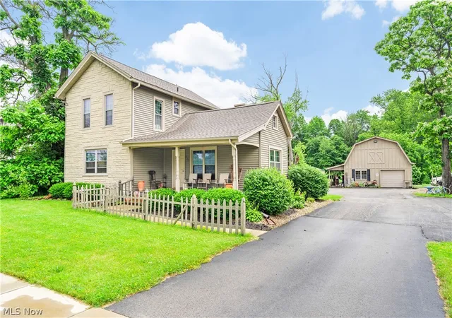 Photo 2 of Single family home for sale at 337 Youngstown Kingsville Rd Se, Vienna, OH 44473 | MLS# 5234043 | Listing updated on 2026-08-28