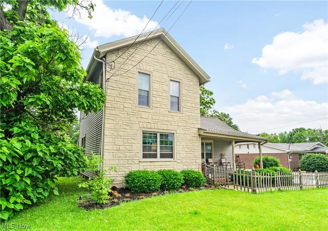 Photo 3 of Single family home for sale at 337 Youngstown Kingsville Rd SE, Vienna, OH 44473 | MLS# 5234043 | Listing updated on 2026-08-28