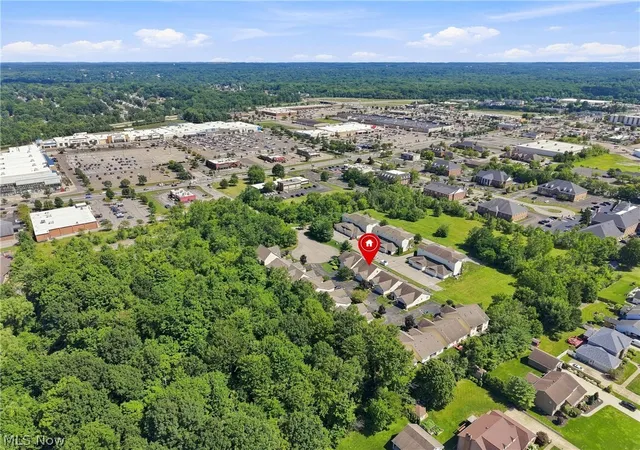 Listing Photo 2 - Condo for sale in building located at 843 Cedar Wy, Youngstown, OH 44512 - Unit #