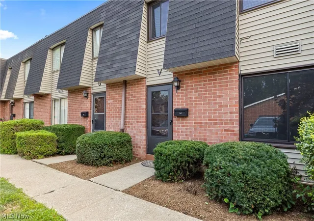 Photo 2 of Condo for sale at 216 Moore Rd #3V, Avon Lake, OH 44012 | MLS# 5234087 | Listing updated on 2026-08-21