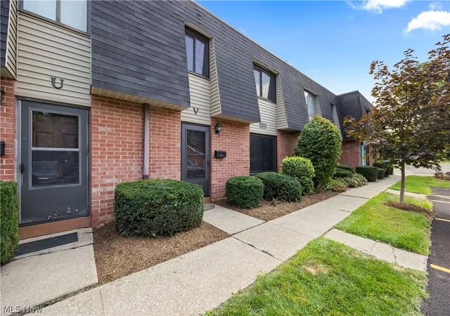 Photo 3 of Condo for sale at 216 Moore Rd #3V, Avon Lake, OH 44012 | MLS# 5234087 | Listing updated on 2026-08-21