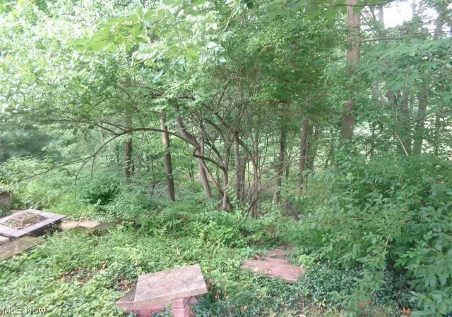 Photo 3 of Sale Pending at 7270 Lakeview Dr, Cleveland, OH 44129 | MLS# 5233162 | Listing updated on 2026-10-05