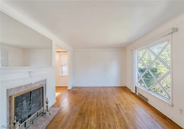 Photo 4 of Single family home for sale at 3826 Grosvenor Rd, Cleveland, OH 44118 | MLS# 5233747 | Listing updated on 2026-08-25