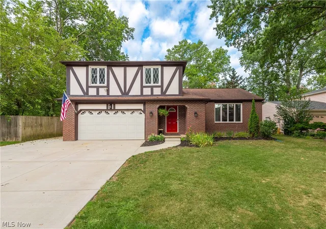 Photo 2 of Sale Pending at 1470 Hawthorne Dr, Vermilion, OH 44089 | MLS# 5234290 | Listing updated on 2026-08-26