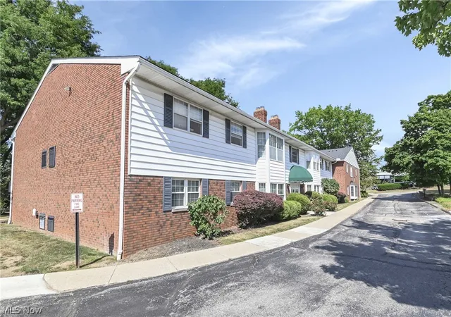 Listing Photo 5 - Condo for sale in building located at 2948 Pease Dr, Rocky River, OH 44116 - Unit #A204