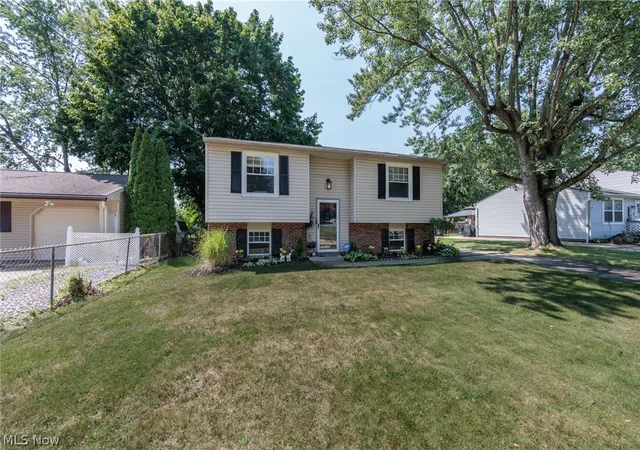 Photo 1 of Sale Pending at 1404 Kendale Dr, Akron, OH 44314 | MLS# 5234429 | Listing updated on 2026-08-10