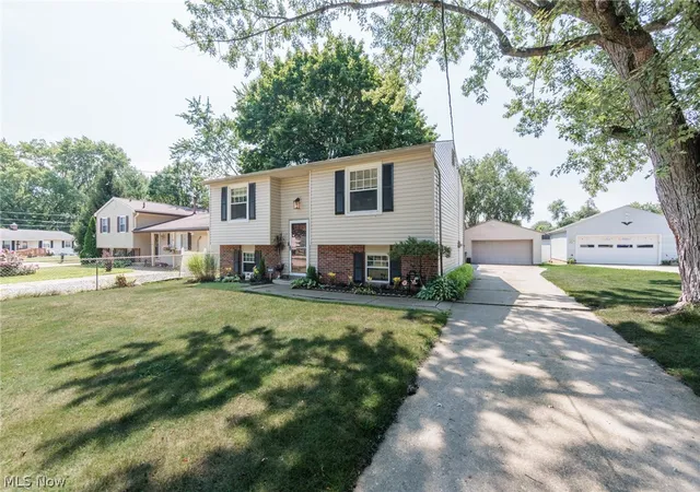 Photo 3 of Sale Pending at 1404 Kendale Dr, Akron, OH 44314 | MLS# 5234429 | Listing updated on 2026-08-10