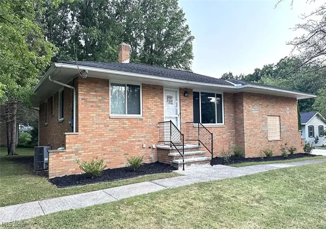 Photo 1 of Single family home for sale at 2700 E Royalton Rd, Broadview Heights, OH 44147 | MLS# 5234711 | Listing updated on 2026-08-27