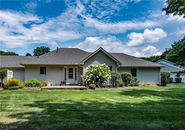 Listing Photo 2 - Condo for sale in building located at 952 Rosemarie Cir, Wadsworth, OH 44281 - Unit #
