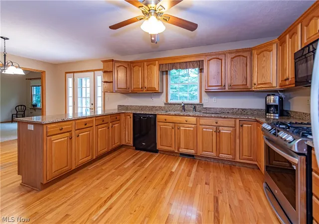 Photo 2 of Sale Pending at 952 Rosemarie Cir, Wadsworth, OH 44281 | MLS# 5234842 | Listing updated on 2026-08-14