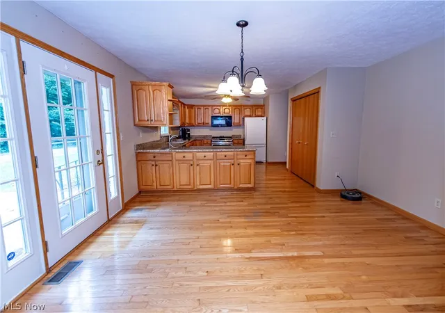 Listing Photo 4 - Condo for sale in building located at 952 Rosemarie Cir, Wadsworth, OH 44281