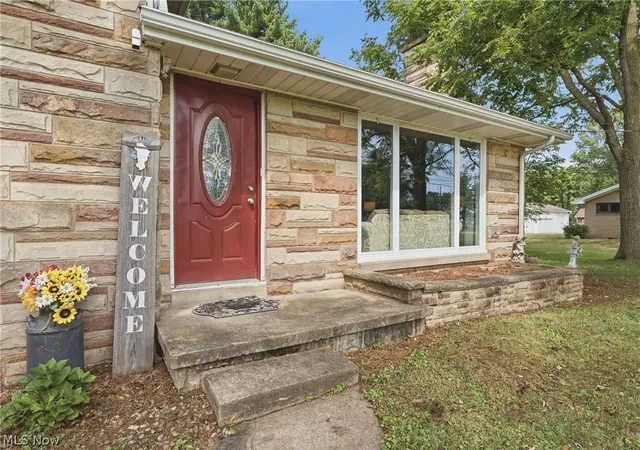 Photo 2 of Sale Pending at 11501 Manchester Ave Sw, Beach City, OH 44608 | MLS# 5232970 | Listing updated on 2026-08-13