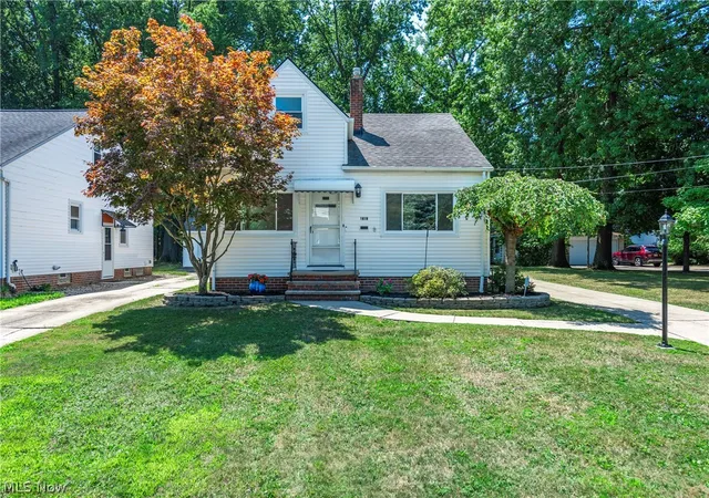 Photo 2 of Sale Pending at 1419 Wexford Ave, Cleveland, OH 44134 | MLS# 5234045 | Listing updated on 2026-09-16