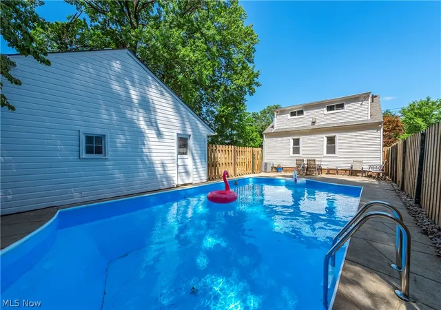 Photo 4 of Sale Pending at 1419 Wexford Ave, Cleveland, OH 44134 | MLS# 5234045 | Listing updated on 2026-09-16