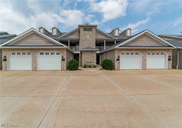 Photo 3 of Sale Pending at 3000 Whispering Shrs Dr, Vermilion, OH 44089 | MLS# 5233640 | Listing updated on 2026-08-14