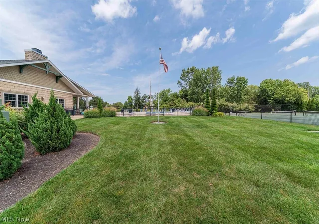 Listing Photo 2 - Condo for sale in building located at 3000 Whispering Shores Dr, Vermilion, OH 44089 - Unit #