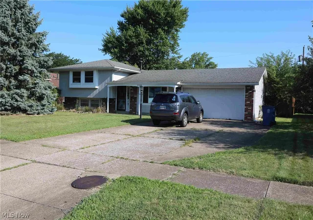 Photo 2 of Single family home for sale at 2200 W 37th Street, Lorain, OH 44053 | MLS# 5234909 | Listing updated on 2026-08-22