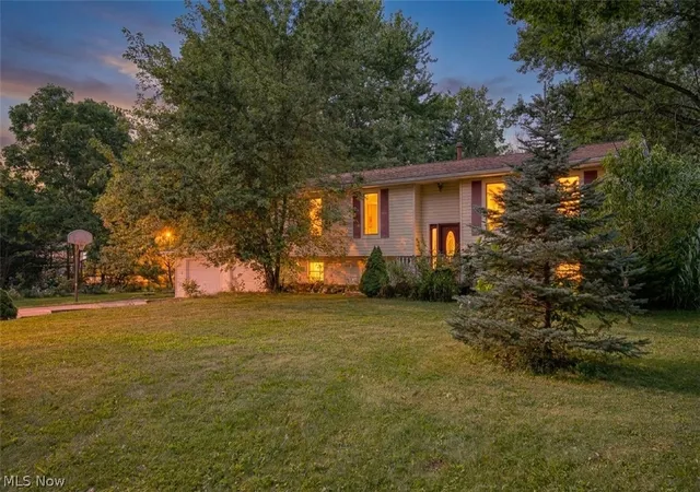 Photo 2 of Sale Pending at 321 Perry Rd, Tallmadge, OH 44278 | MLS# 5234894 | Listing updated on 2026-08-31