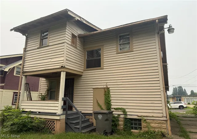 Photo 2 of Single family home for sale at 531 W Chalmers Ave, Youngstown, OH 44511 | MLS# 5234029 | Listing updated on 2026-08-26