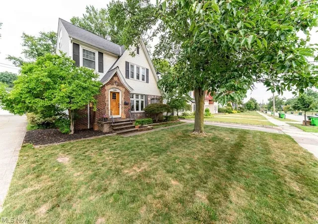 Photo 1 of Sale Pending at 1632 Oakmount Rd, Cleveland, OH 44121 | MLS# 5231538 | Listing updated on 2026-08-28