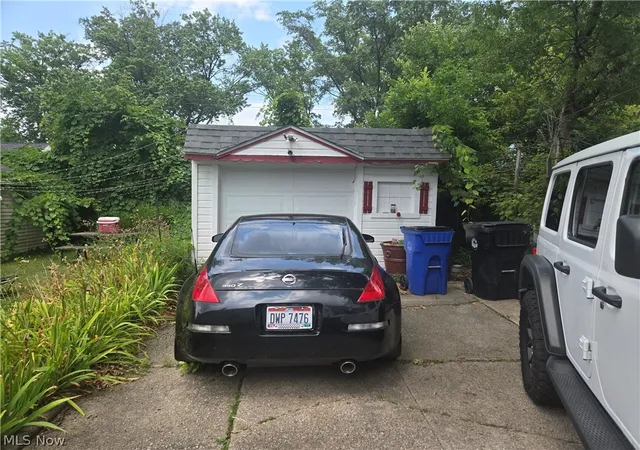 Photo 3 of Single family home for sale at 17425 Glendale Ave, Cleveland, OH 44128 | MLS# 5234973 | Listing updated on 2026-08-08