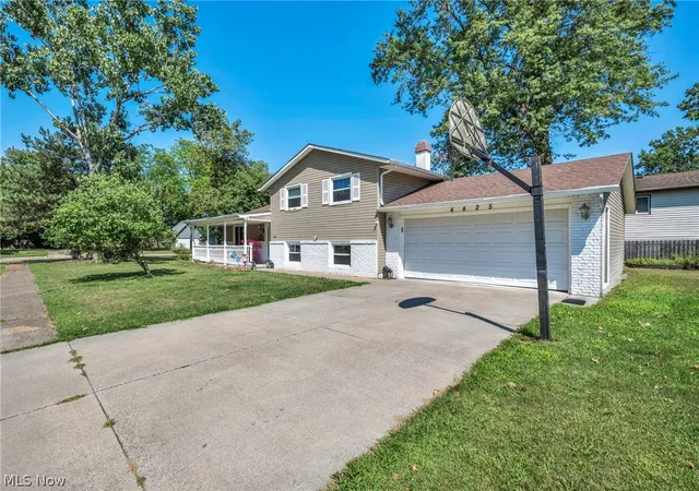 Photo 2 of Single family home for sale at 4425 Queen Anne Ave, Lorain, OH 44052 | MLS# 5233295 | Listing updated on 2026-08-28