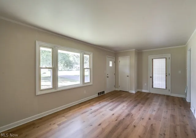 Photo 3 of Single family home for sale at 5567 Valley Ln, Solon, OH 44139 | MLS# 5231775 | Listing updated on 2026-08-13