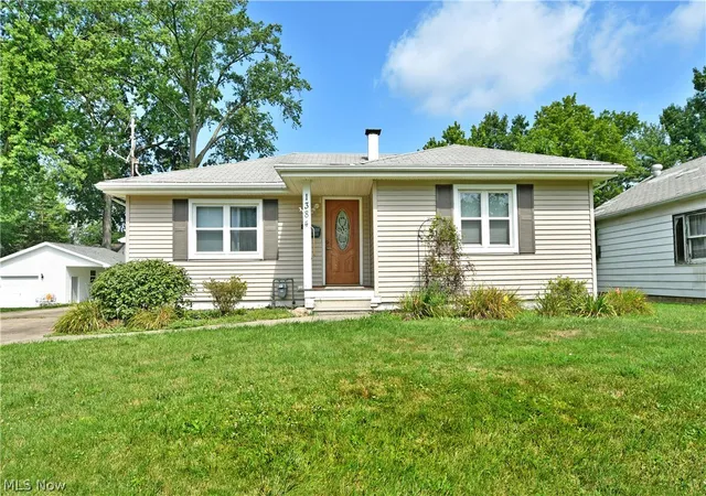 Photo 1 of Sale Pending at 1384 Meadowbrook Ave Se, Warren, OH 44484 | MLS# 5234917 | Listing updated on 2026-09-01