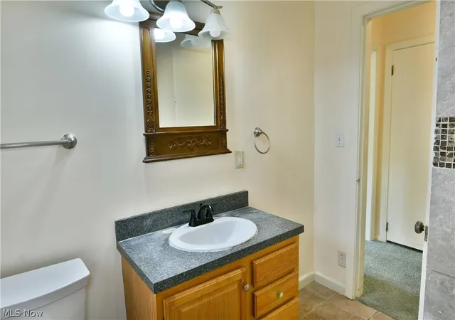 Photo 4 of Sale Pending at 1384 Meadowbrook Ave SE, Warren, OH 44484 | MLS# 5234917 | Listing updated on 2026-09-01