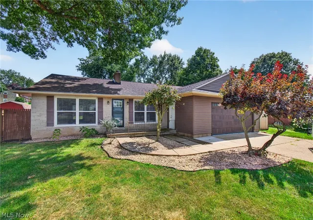 Photo 1 of Sale Pending at 3321 Meadowwood St Nw, Massillon, OH 44646 | MLS# 5235022 | Listing updated on 2026-09-25