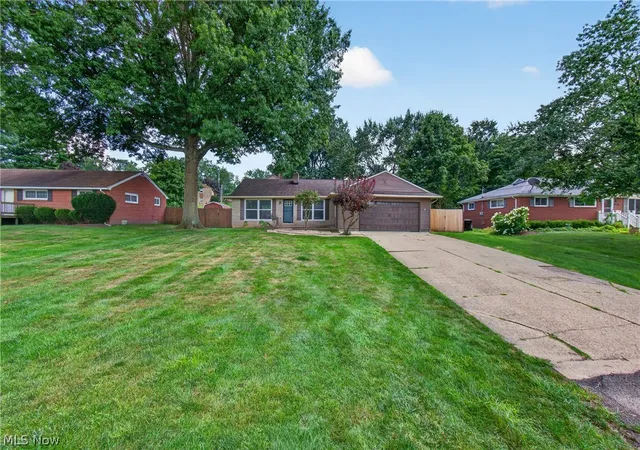 Photo 3 of Sale Pending at 3321 Meadowwood St NW, Massillon, OH 44646 | MLS# 5235022 | Listing updated on 2026-09-25