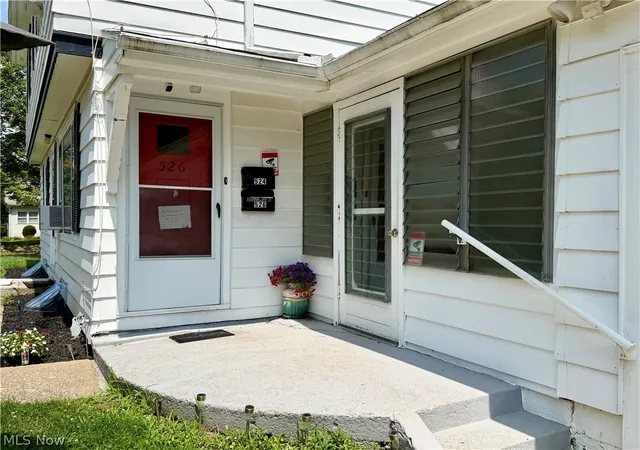 Listing Photo 4 - Condo for sale in building located at 526 N Firestone Blvd, Akron, OH 44301