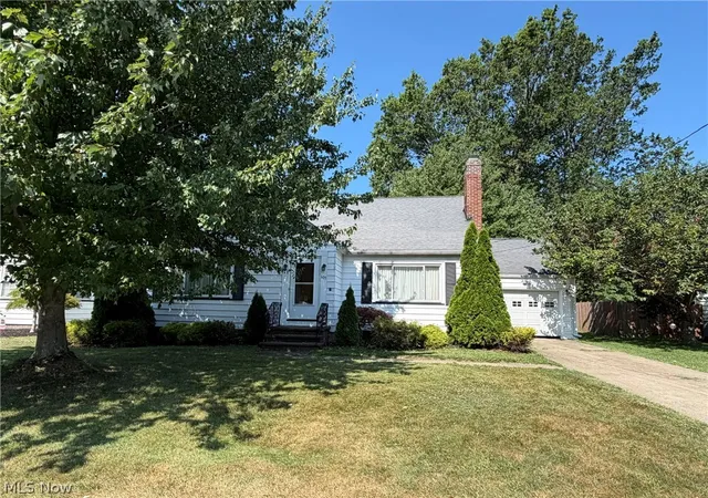 Photo 2 of Sale Pending at 605 Allen Ave, Ashtabula, OH 44004 | MLS# 5235021 | Listing updated on 2026-08-31
