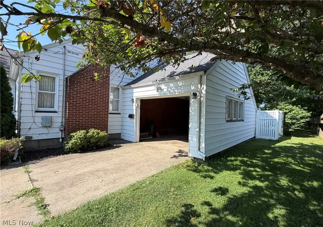 Photo 2 of Sale Pending at 605 Allen Ave, Ashtabula, OH 44004 | MLS# 5235021 | Listing updated on 2026-08-31