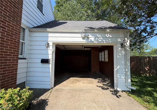 Photo 3 of Sale Pending at 605 Allen Ave, Ashtabula, OH 44004 | MLS# 5235021 | Listing updated on 2026-08-31