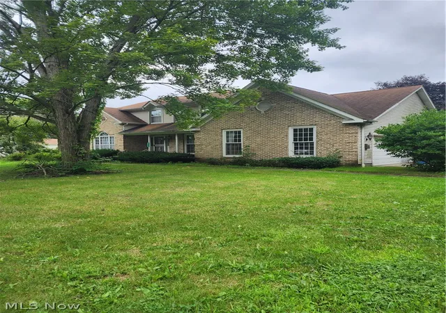 Photo 2 of Single family home for sale at 4804 Logan Arms Dr, Youngstown, OH 44505 | MLS# 5235039 | Listing updated on 2026-08-24