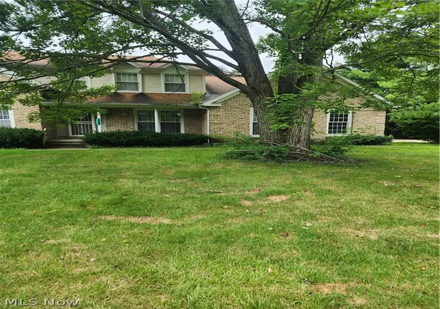 Photo 3 of Single family home for sale at 4804 Logan Arms Dr, Youngstown, OH 44505 | MLS# 5235039 | Listing updated on 2026-09-19