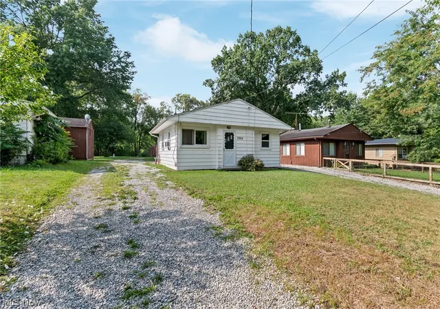 Photo 2 of Single family home for sale at 2964 Pressler Rd, Green, OH 44685 | MLS# 5234994 | Listing updated on 2026-08-21