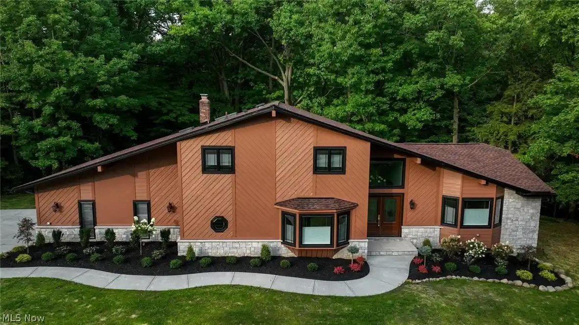 Photo 1 of Single family home for sale at 6567 Queens Way, Brecksville, OH 44141 | MLS# 5235078 | Listing updated on 2026-10-28
