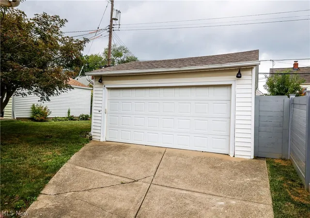 Photo 3 of Sale Pending at 11517 Fordham Rd, Cleveland, OH 44125 | MLS# 5234966 | Listing updated on 2026-08-21