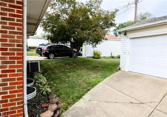 Photo 4 of Sale Pending at 11517 Fordham Rd, Cleveland, OH 44125 | MLS# 5234966 | Listing updated on 2026-08-21