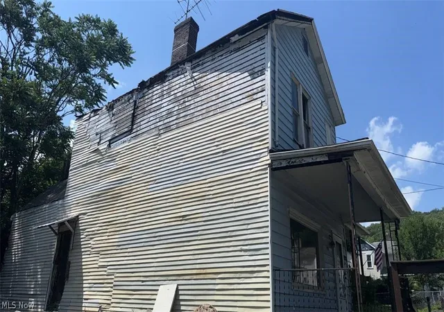 Photo 2 of Single family home for sale at 725 Lincoln Ave, East Liverpool, OH 43920 | MLS# 5235092 | Listing updated on 2026-09-01