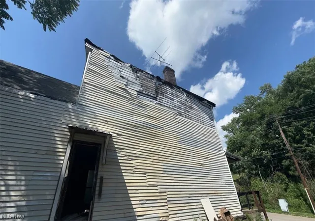 Photo 3 of Single family home for sale at 725 Lincoln Ave, East Liverpool, OH 43920 | MLS# 5235092 | Listing updated on 2026-09-01