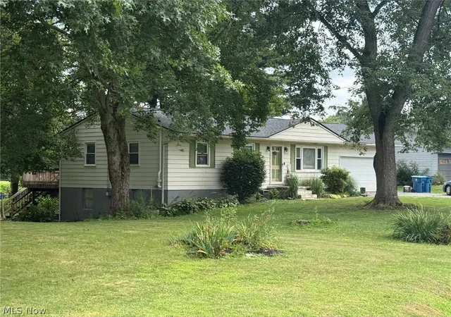 Photo 3 of Sale Pending at 2847 Carillon Dr, Norton, OH 44203 | MLS# 5235103 | Listing updated on 2026-09-26