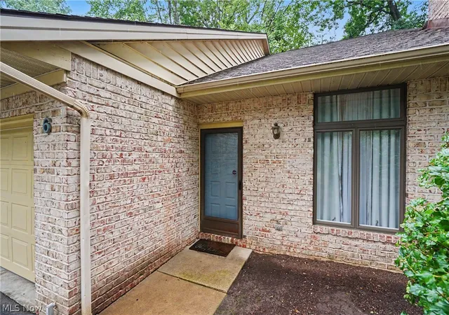 Photo 2 of Condo for sale at 1260 Boardman Canfield Rd #6, Youngstown, OH 44512 | MLS# 5233671 | Listing updated on 2026-09-16