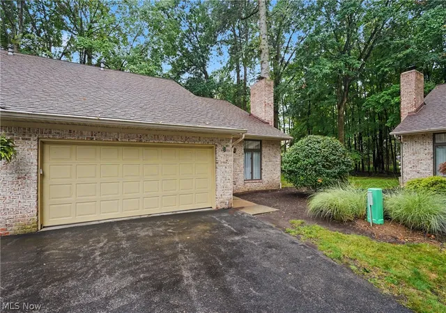 Photo 3 of Condo for sale at 1260 Boardman Canfield Rd #6, Youngstown, OH 44512 | MLS# 5233671 | Listing updated on 2026-09-16